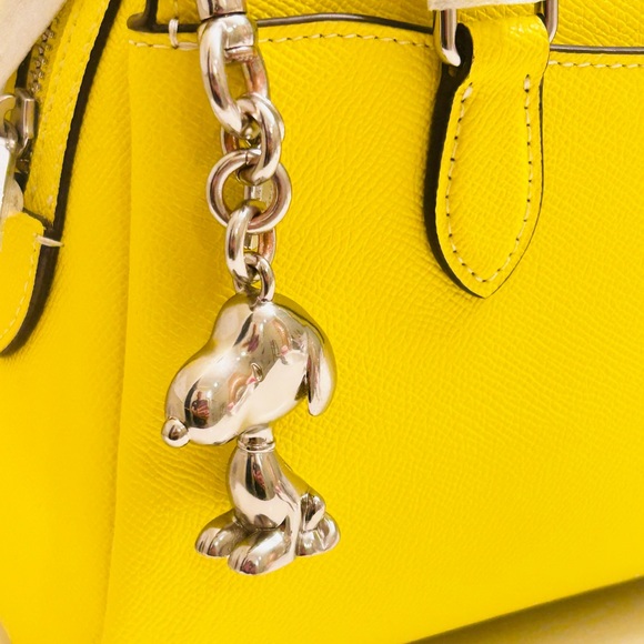 Coach x Peanuts Snoopy Keychain/ Bag Charm - Picture 5 of 16
